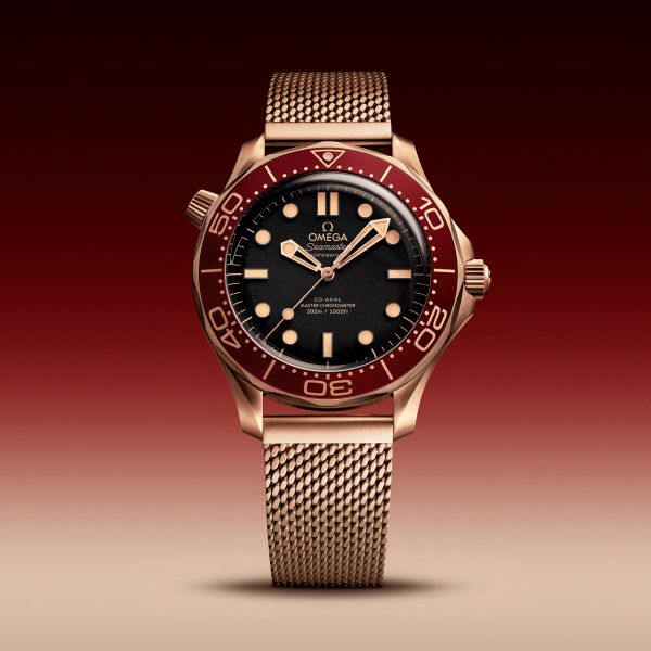 Montre Omega Seamaster Diver 300m Bronze Gold & Burgundy Co-Axial Master Chronometer cadran noir bracelet milanais 42 mm