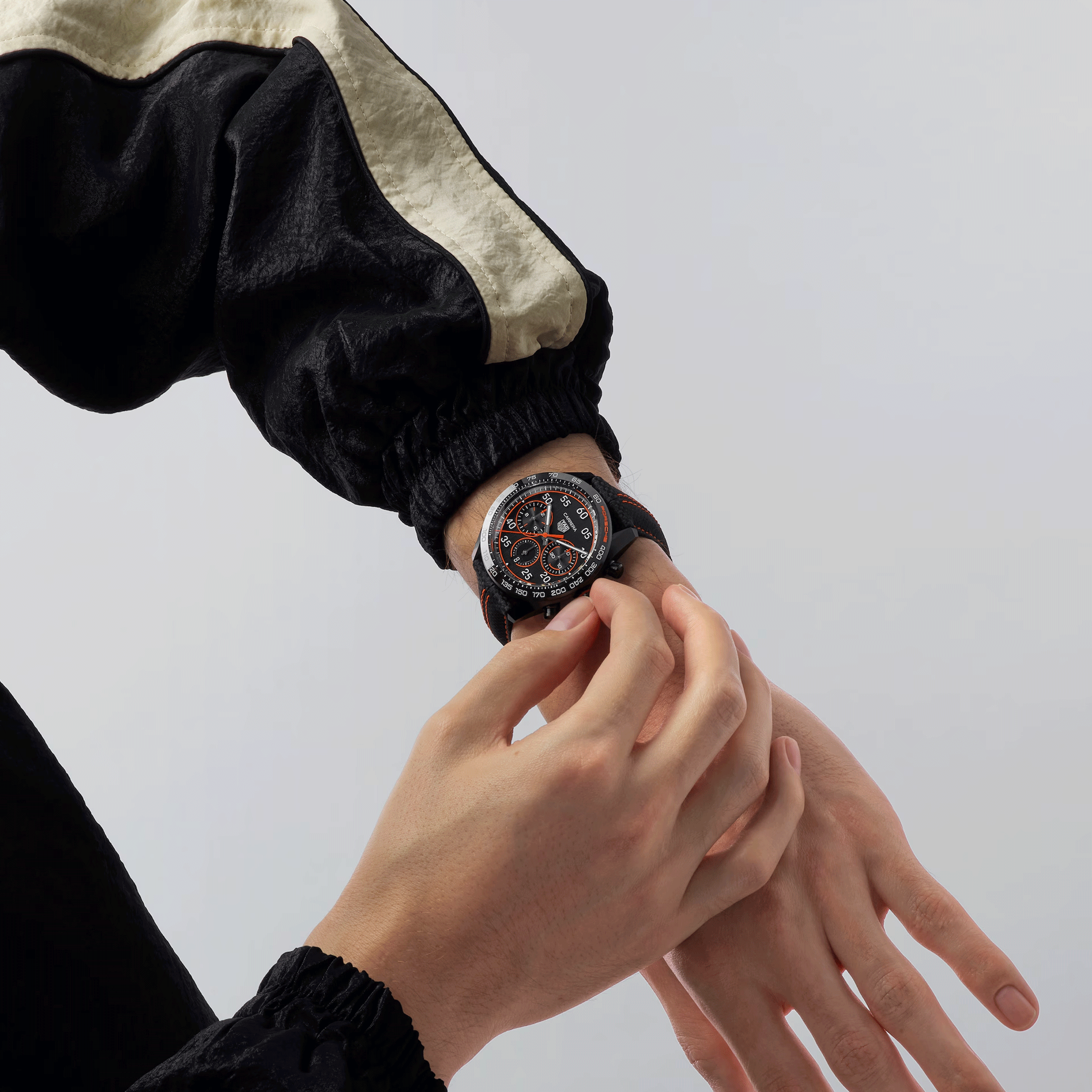 Montre TAG Heuer Carrera Chronographe x Porsche Orange Racing automatique cadran noir bracelet caoutchouc noir 44 mm CBN2A1M.FC6