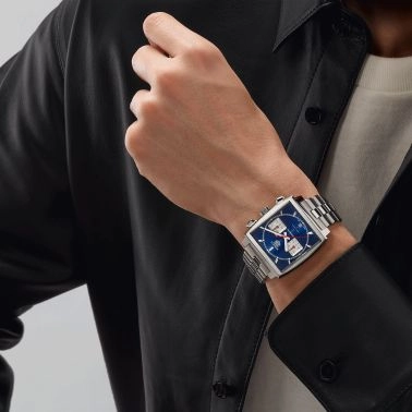 Montre TAG Heuer Monaco Calibre HEUER 02 cadran bleu bracelet acier 39 mm CBL2111.BA0644