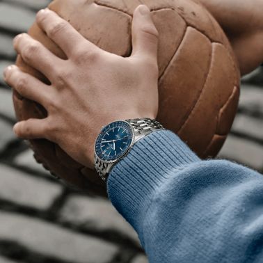 Montre Breitling Navitimer 2024 automatique cadran bleu bracelet acier 41 mm A17329161C1A1