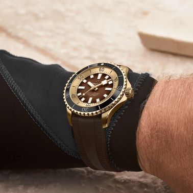 Montre Breitling Superocean Bronze automatique cadran chocolat bracelet caoutchouc chocolat 44 mm N17376201Q1S1