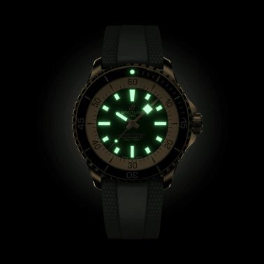 Montre Breitling Superocean Bronze automatique cadran vert bracelet caoutchouc vert 42 mm N17375201L1S1
