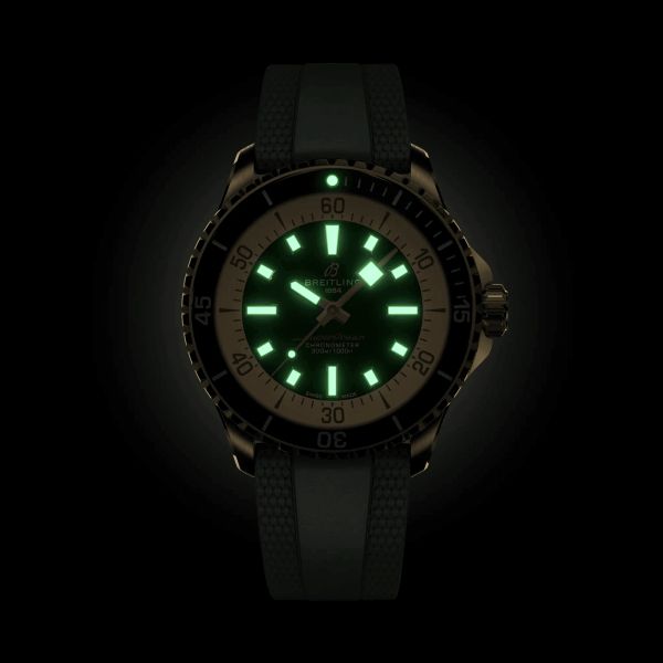 Montre Breitling Superocean Bronze automatique cadran vert bracelet caoutchouc vert 42 mm N17375201L1S1