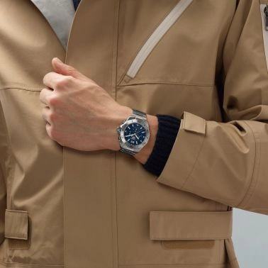 Montre TAG Heuer Aquaracer Professional 200 Chronographe quartz cadran bleu bracelet acier 40 mm CBP1113.BA0627