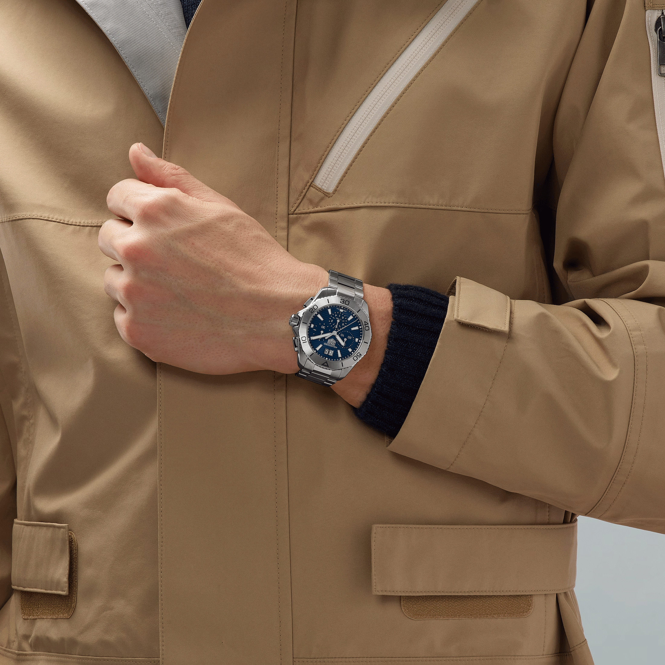 Montre TAG Heuer Aquaracer Professional 200 Chronographe quartz cadran bleu bracelet acier 40 mm CBP1113.BA0627