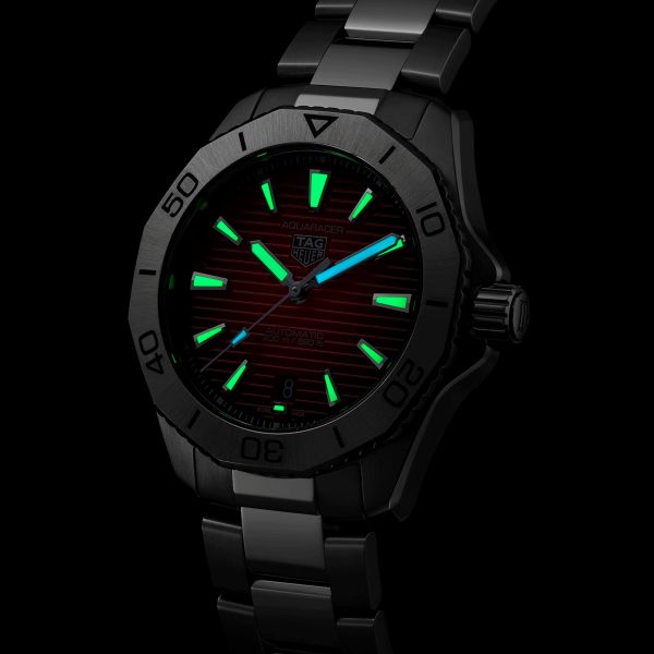Montre TAG Heuer Aquaracer Professional 200 automatique cadran rouge bracelet acier 40 mm WBP2114.BA0627