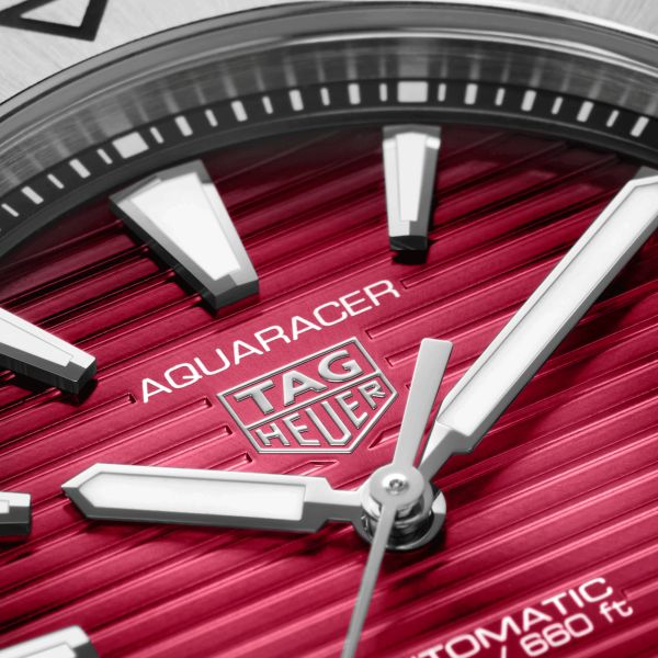 TAG Heuer Aquaracer Professional 200 automatic watch red dial steel bracelet 40 mm WBP2114.BA0627