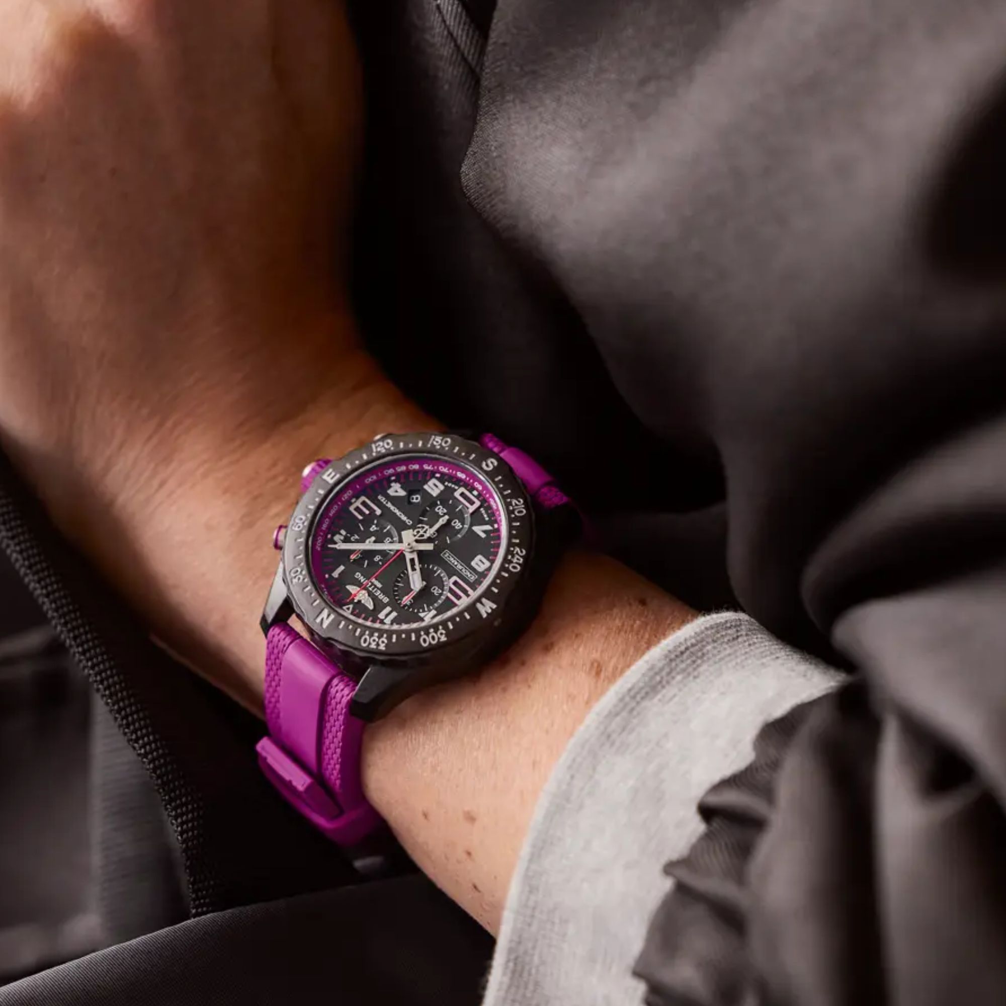 Breitling Professional Endurance Pro quartzblack dial purple rubber bracelet 38 mm