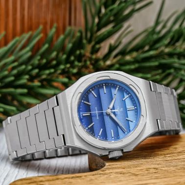 Yema Wristmaster Traveller automatic blue dial steel bracelet 39 mm