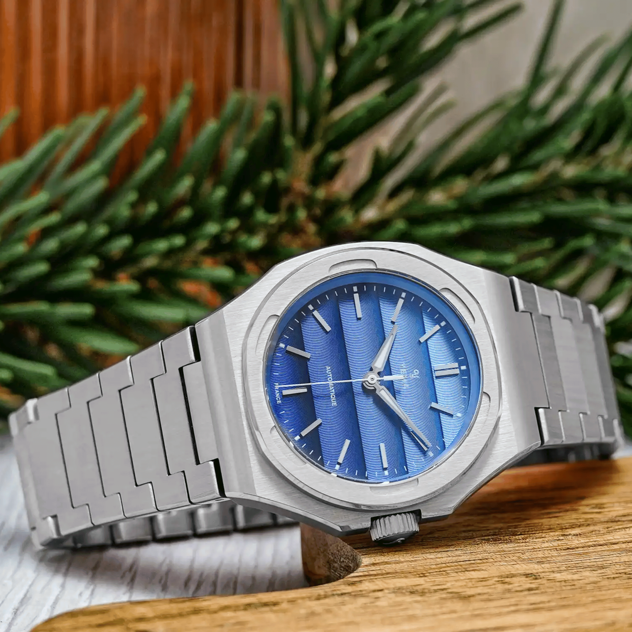 Yema Wristmaster Traveller automatic blue dial steel bracelet 39 mm