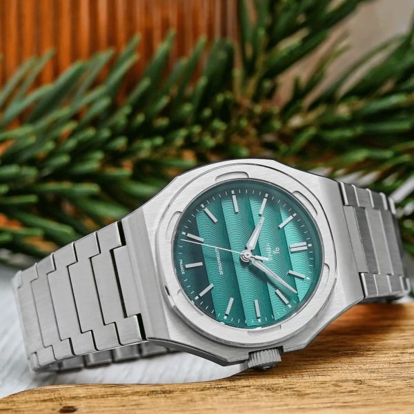 Yema Wristmaster Traveller automatic green dial steel bracelet 39 mm