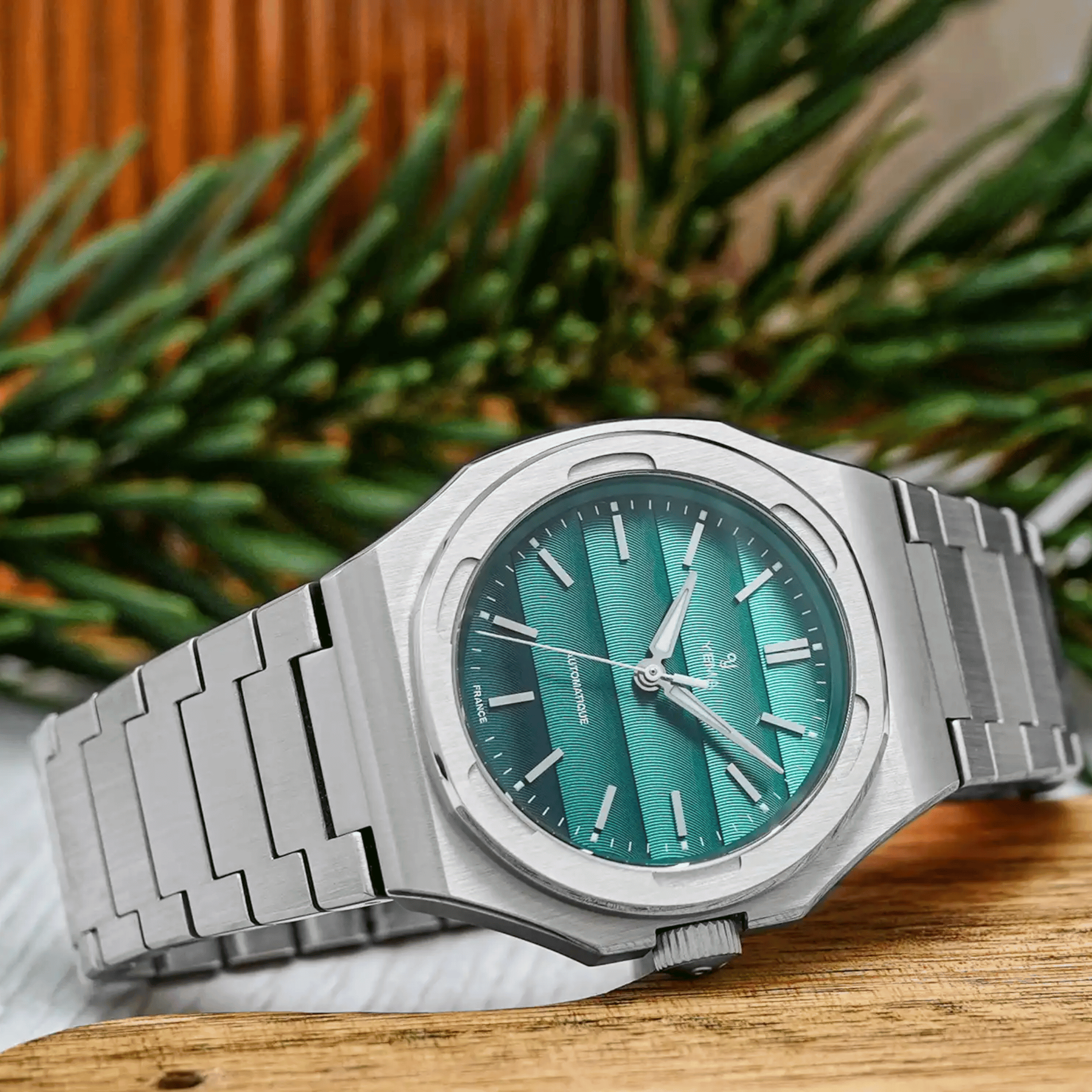 Montre Yema Wristmaster Traveller automatique cadran vert bracelet acier 39 mm