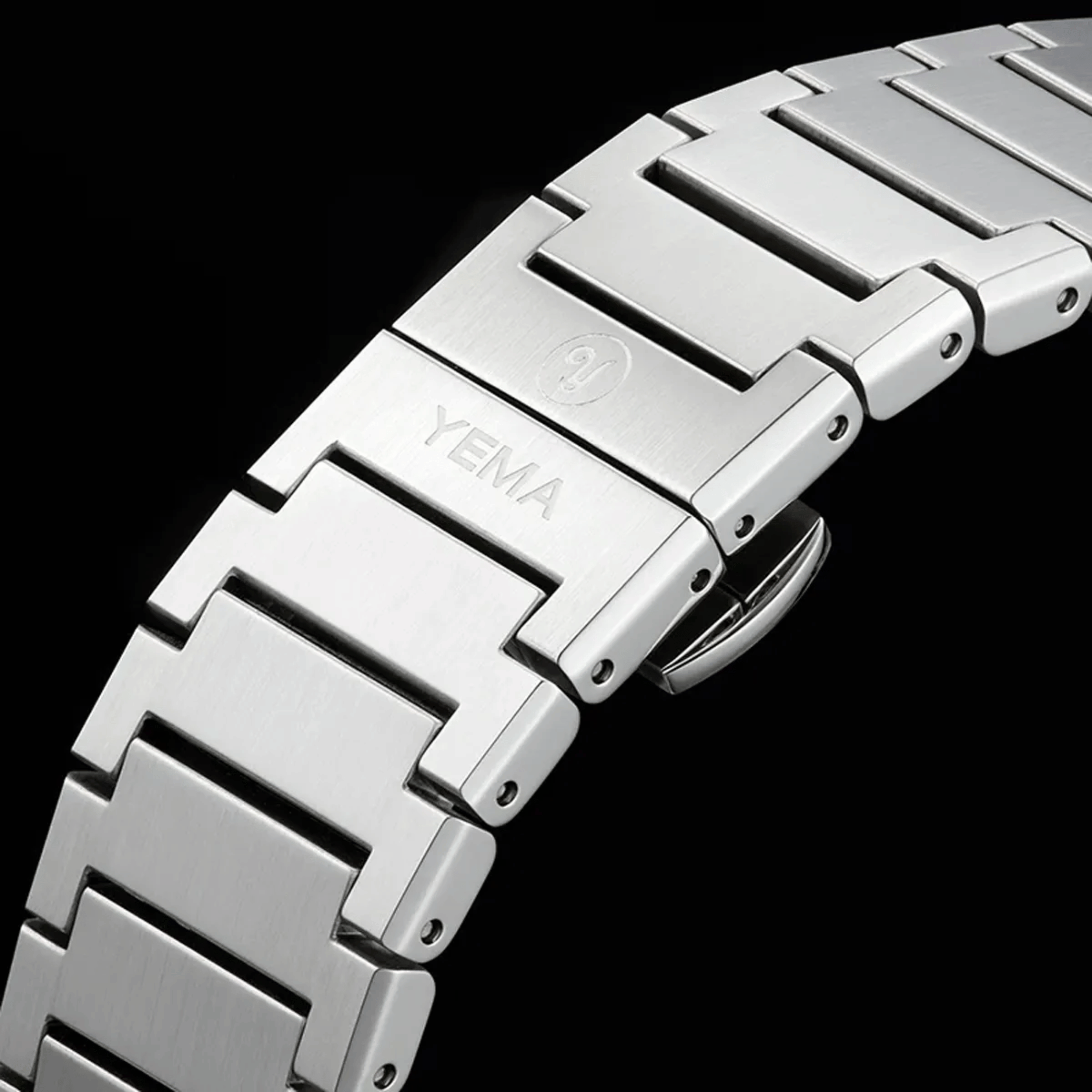 Montre Yema Wristmaster Traveller automatique cadran vert bracelet acier 39 mm