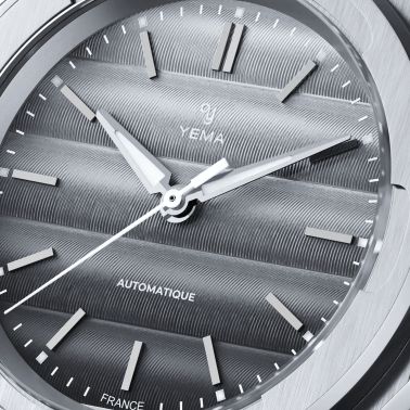 Montre Yema Wristmaster Traveller automatique cadran gris bracelet acier 39 mm