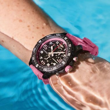 Breitling Professional Endurance Pro quartz black dial pink rubber bracelet 38 mm
