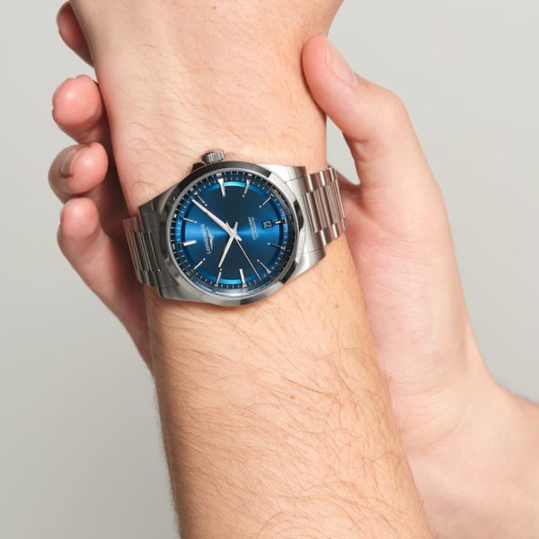 Montre Longines Conquest 2023 automatique cadran bleu bracelet acier 41 mm