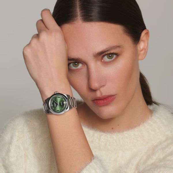 Montre Longines Conquest 2023 automatique index diamants cadran vert bracelet acier 34 mm