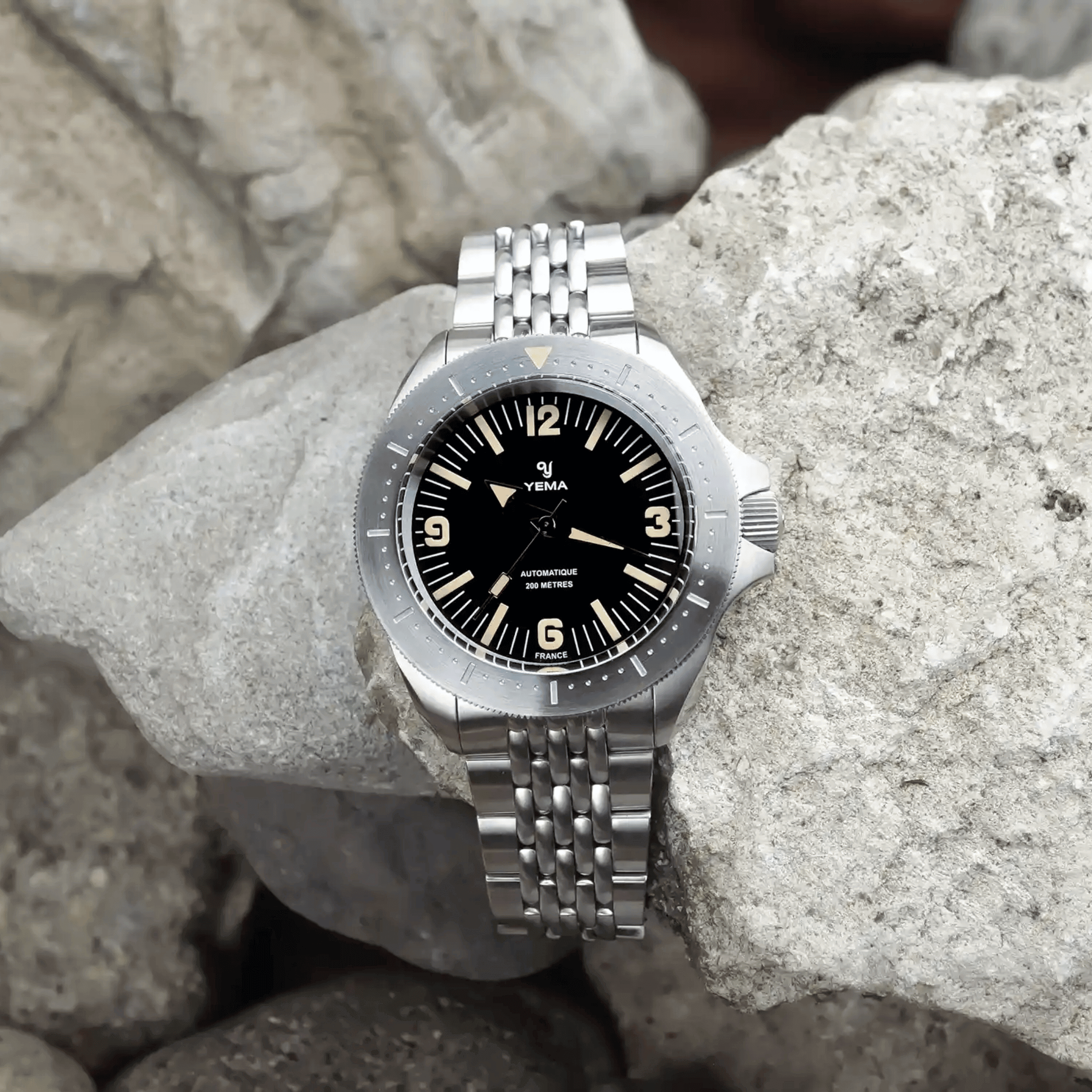 Montre Yema Diver automatique cadran noir bracelet acier 39,5 mm