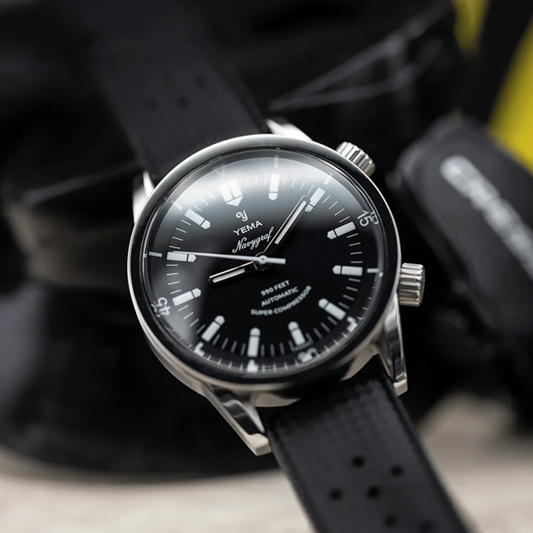 Montre Yema Navygraf Super Compressor automatique cadran noir bracelet tropic 38,5 mm