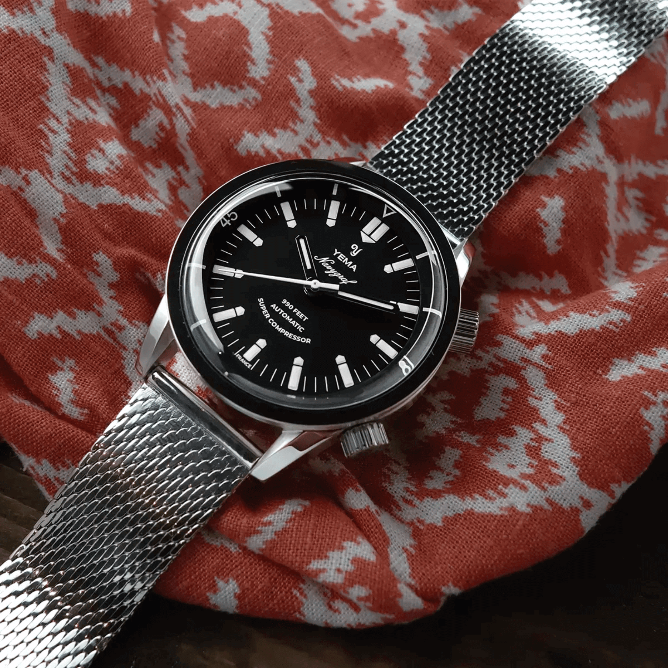 Montre Yema Navygraf Super Compressor automatique cadran noir bracelet tropic 38,5 mm