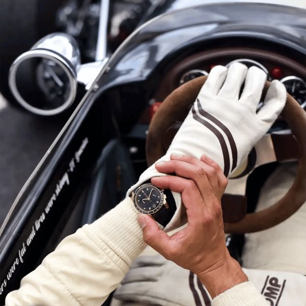 Montre Yema Rallygraf Meca-Quartz II Classic Racing School cadran noir bracelet cuir 40 mm