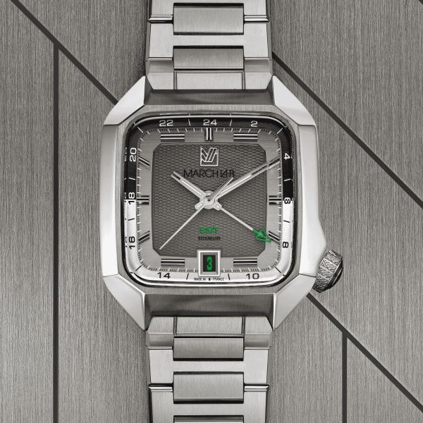 Montre March LA.B AM2 Slim GMT Automatique Millésime Mars 2025 cadran gris bracelet titane 36 mm