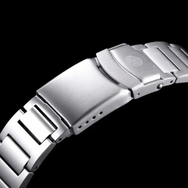 Yema Navygraf CMM.10 automatic black dial steel bracelet 39 mm