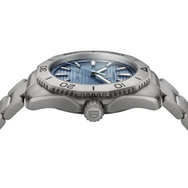 Montre TAG Heuer Aquaracer Professional 200 Solargraph quartz cadran bleu bracelet titane 40 mm WBP1182.BF0000