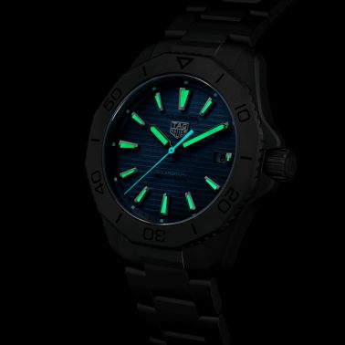 TAG Heuer Aquaracer Professional 200 Solargraph quartz watch blue dial titanium bracelet 40 mm WBP1182.BF0000
