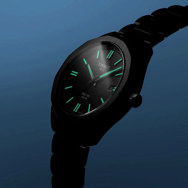 Montre Tissot T-Classic PR 100 quartz solaire cadran argent bracelet acier 39 mm T151.422.11.031.00