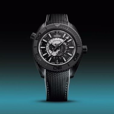 Montre Omega Seamaster Planet Ocean 600M Worldtimer céramique noire cadran noir bracelet caoutchouc 45,5 mm