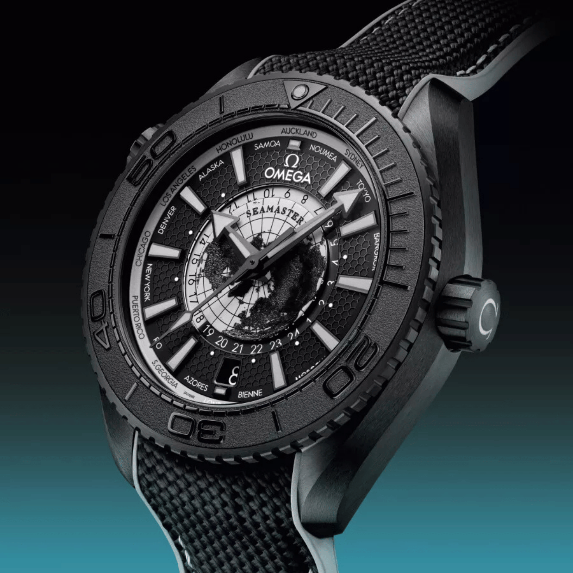 Montre Omega Seamaster Planet Ocean 600M Worldtimer céramique noire cadran noir bracelet caoutchouc 45,5 mm