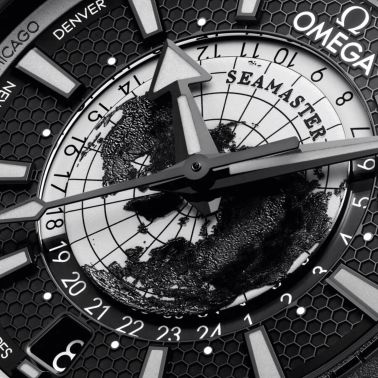 Montre Omega Seamaster Planet Ocean 600M Worldtimer céramique noire cadran noir bracelet caoutchouc 45,5 mm