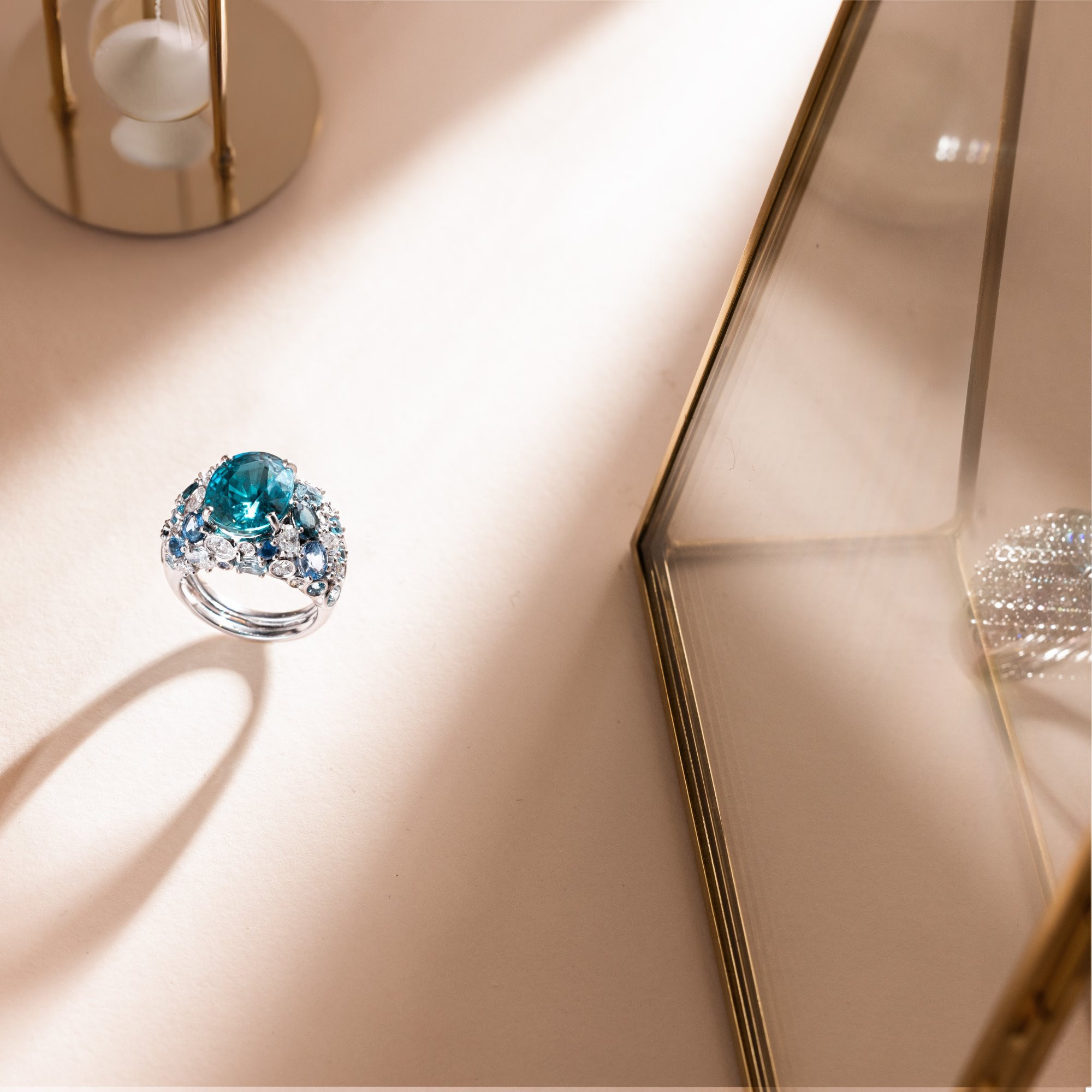 Bague Lepage L'Envoûtante en or blanc, zircon bleu, diamants et pierres fines