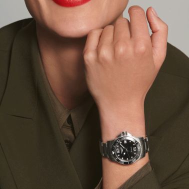 Montre Longines Hydroconquest quartz cadran noir bracelet acier 32 mm L3.370.4.56.6