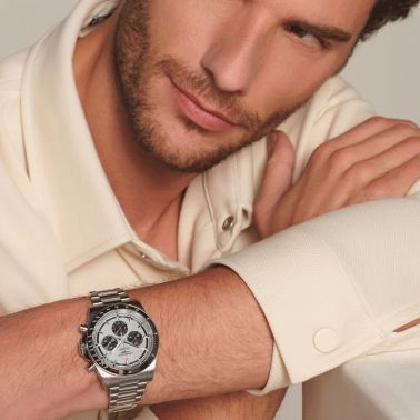 Montre Longines Conquest Chronographe 2023 automatique cadran argenté bracelet acier 42 mm L3.835.4.72.6