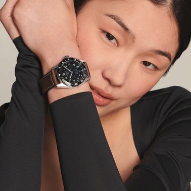 Montre Longines Spirit Zulu Time automatique lunette noire cadran noir bracelet cuir marron 39 mm L3.802.4.53.2