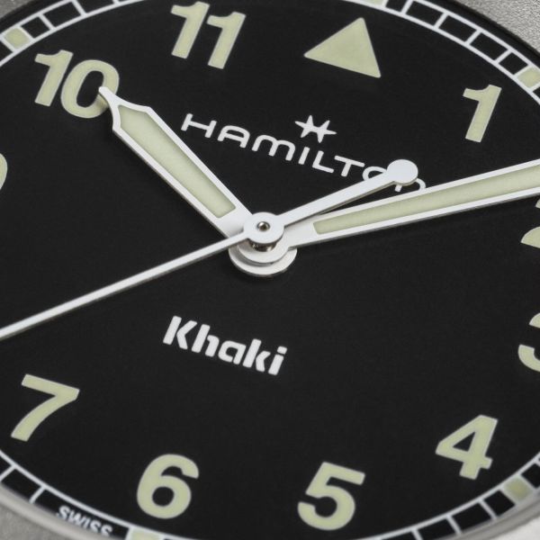 Montre Hamilton Khaki Field quartz cadran noir bracelet acier 33 mm