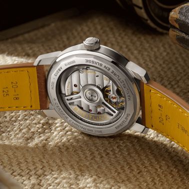 Montre Breitling Top Time B31 automatique cadran blanc bracelet cuir 38 mm