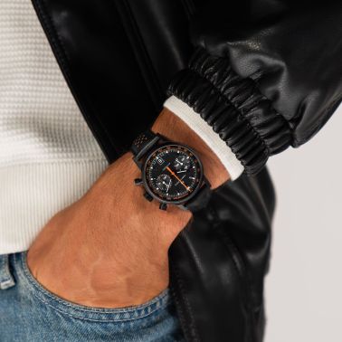 Montre Hamilton Intra-Matic automatique chronographe cadran noir bracelet cuir noir et orange 40 mm