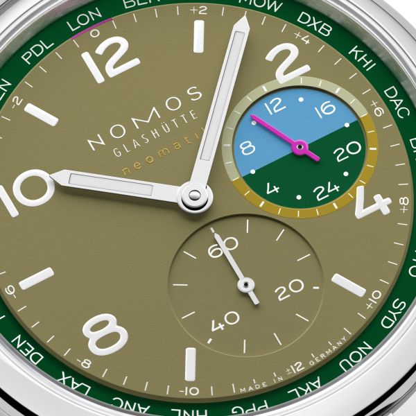Montre Nomos Club Sport Neomatik Worldtimer Jungle fond saphir - Ed. Limitée bracelet acier 40 mm