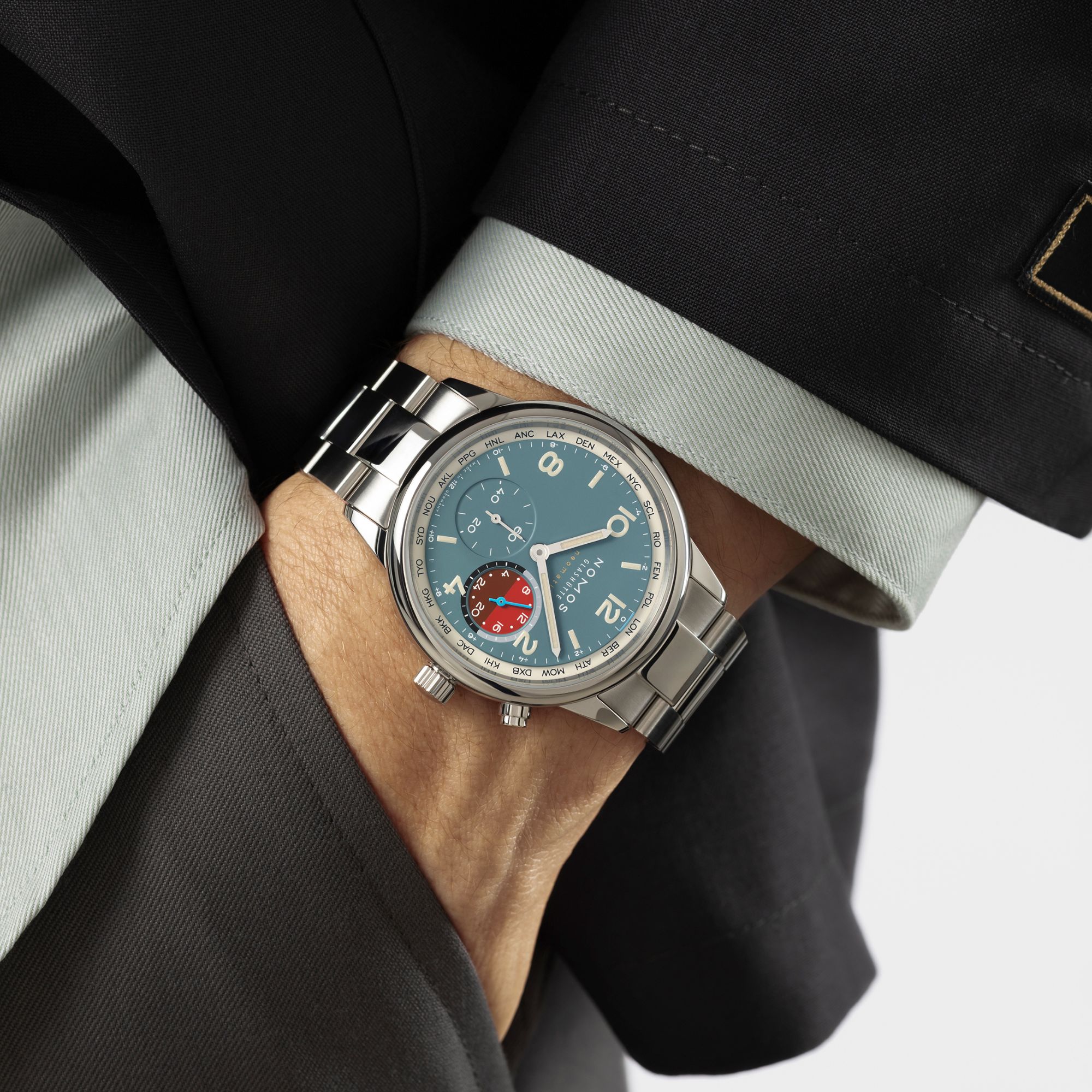 Montre Nomos Club Sport Neomatik Worldtimer Glacier fond saphir - Ed. Limitée bracelet acier 40 mm