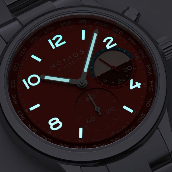 Montre Nomos Club Sport Neomatik Worldtimer Magma fond saphir - Ed. Limitée bracelet acier 40 mm