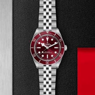 Montre Tudor Black Bay 58 automatique cadran bordeaux bracelet acier 5 mailles 39 mm