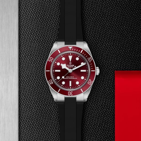 Tudor Black Bay 58 automatic burgundy rubber bracelet 39 mm