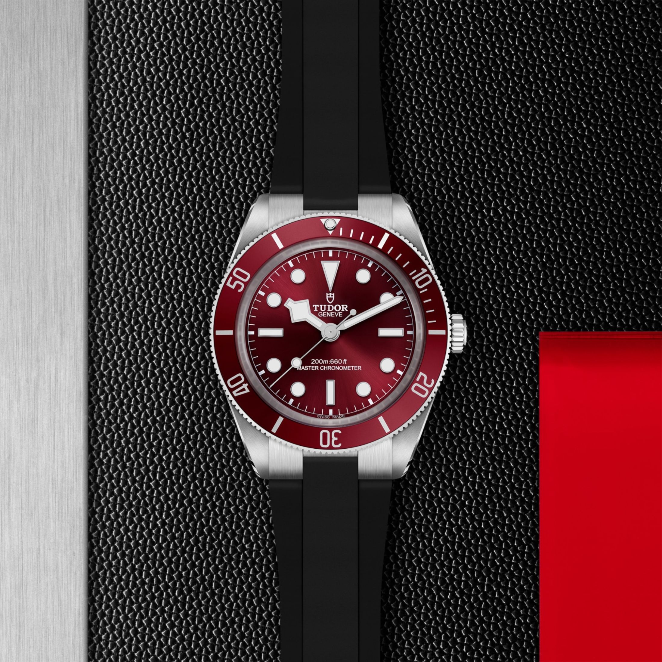 Tudor Black Bay 58 automatic burgundy rubber bracelet 39 mm