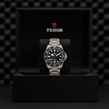 Montre Tudor Pelagos Ultra automatique cadran noir bracelets titane et caoutchouc 43 mm
