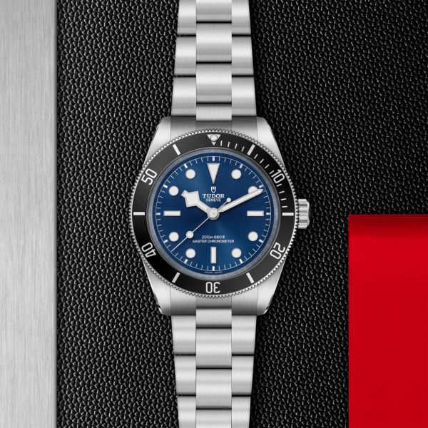 Montre Tudor Black Bay 68 automatique cadran bleu bracelet acier "rivet" 43 mm
