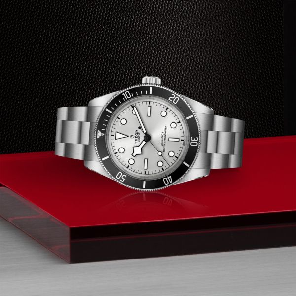 Montre Tudor Black Bay 68 automatique cadran argenté bracelet acier 43 mm