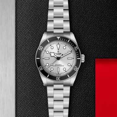 Montre Tudor Black Bay 68 automatique cadran argenté bracelet acier 43 mm